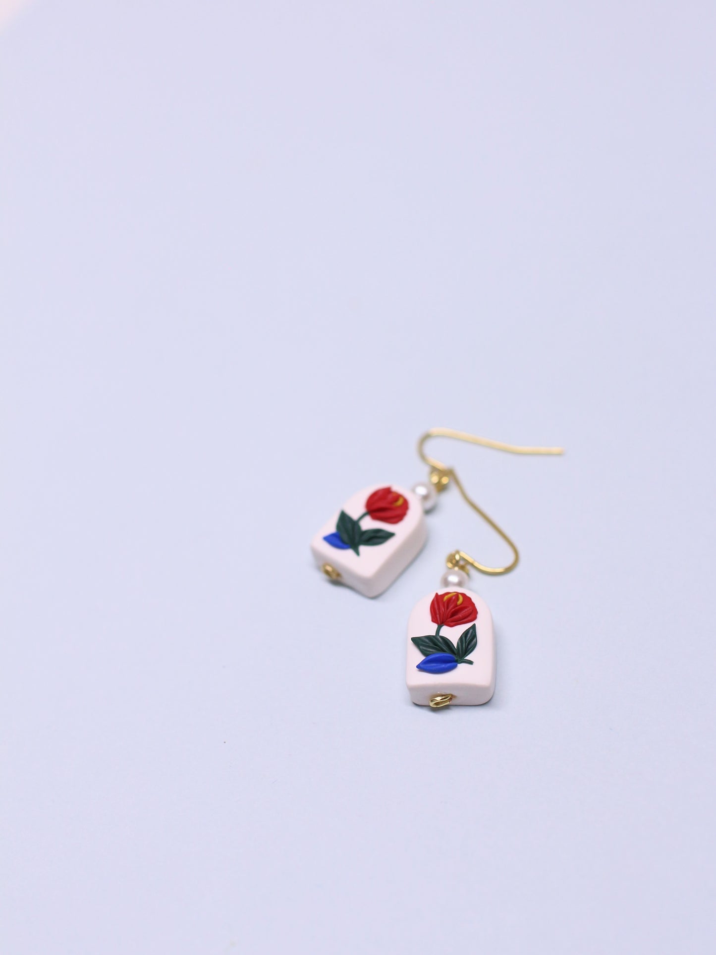 Perla - Dainty Floral Earrings