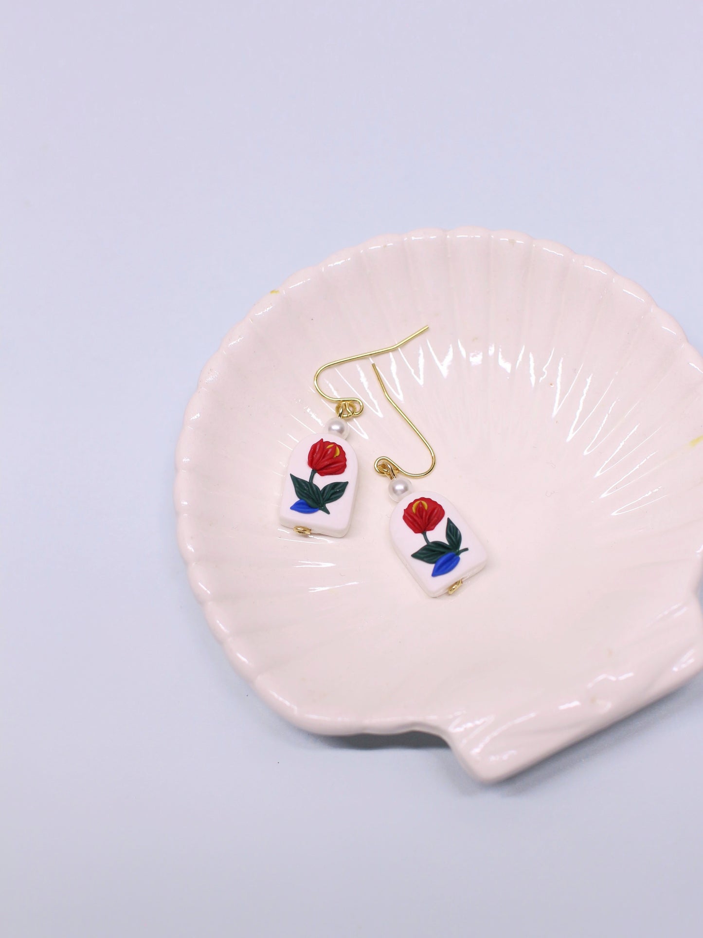 Perla - Dainty Floral Earrings