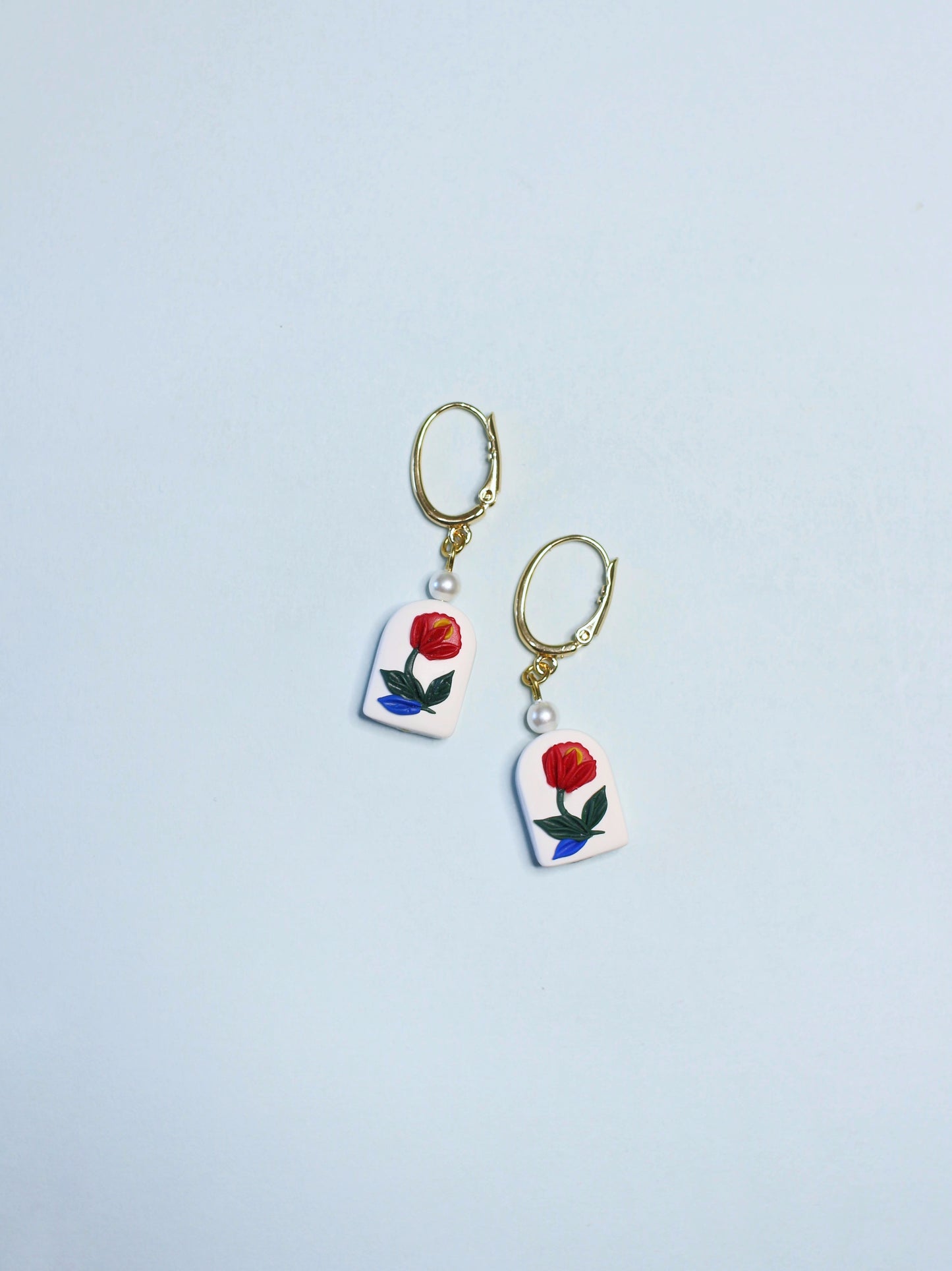 Perla - Dainty Floral Earrings
