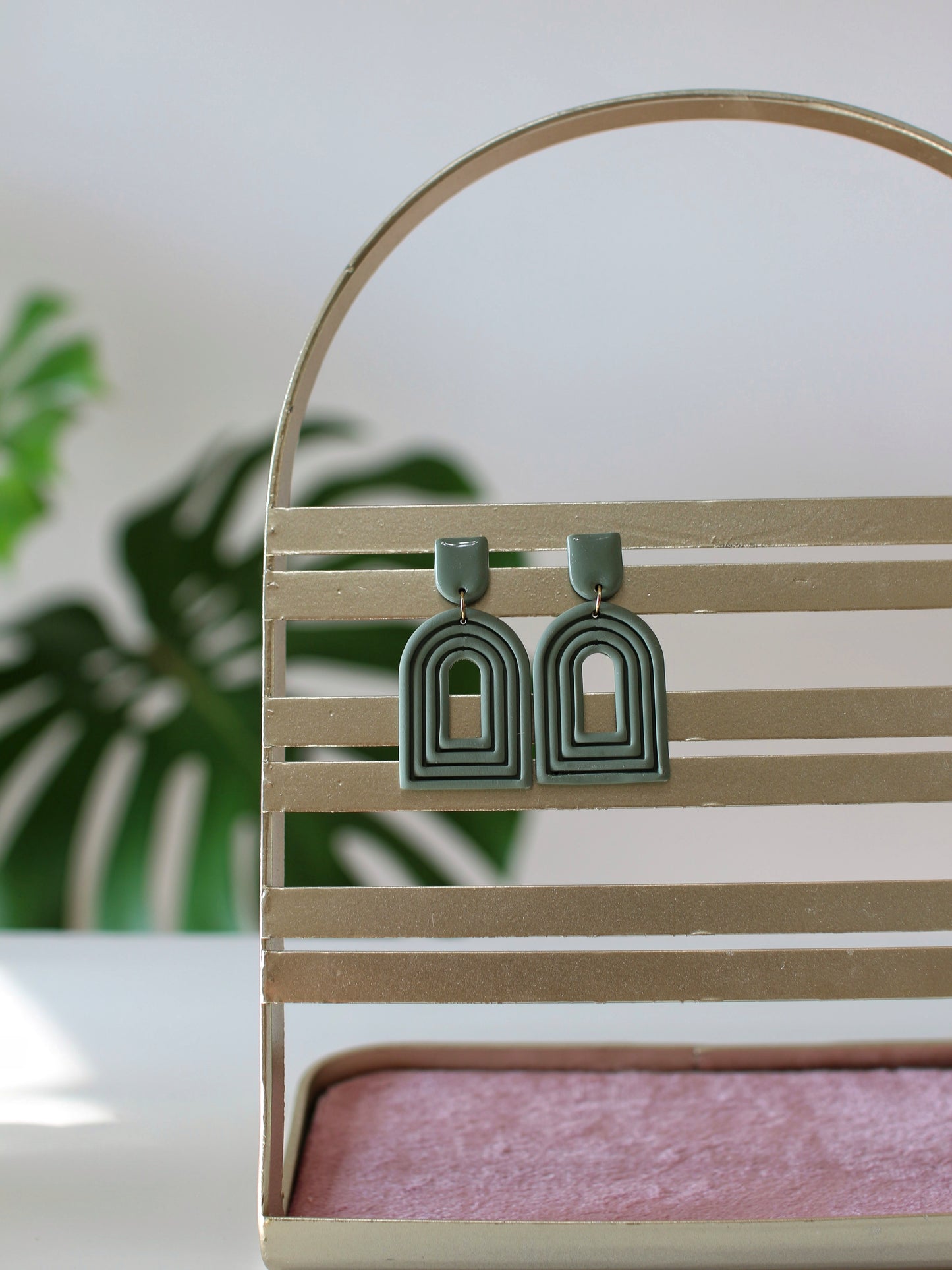 Gaia - Ribbed Arch Earrings