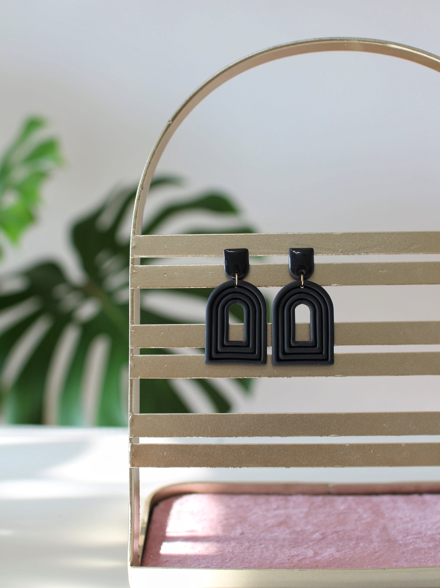 Gaia - Ribbed Arch Earrings