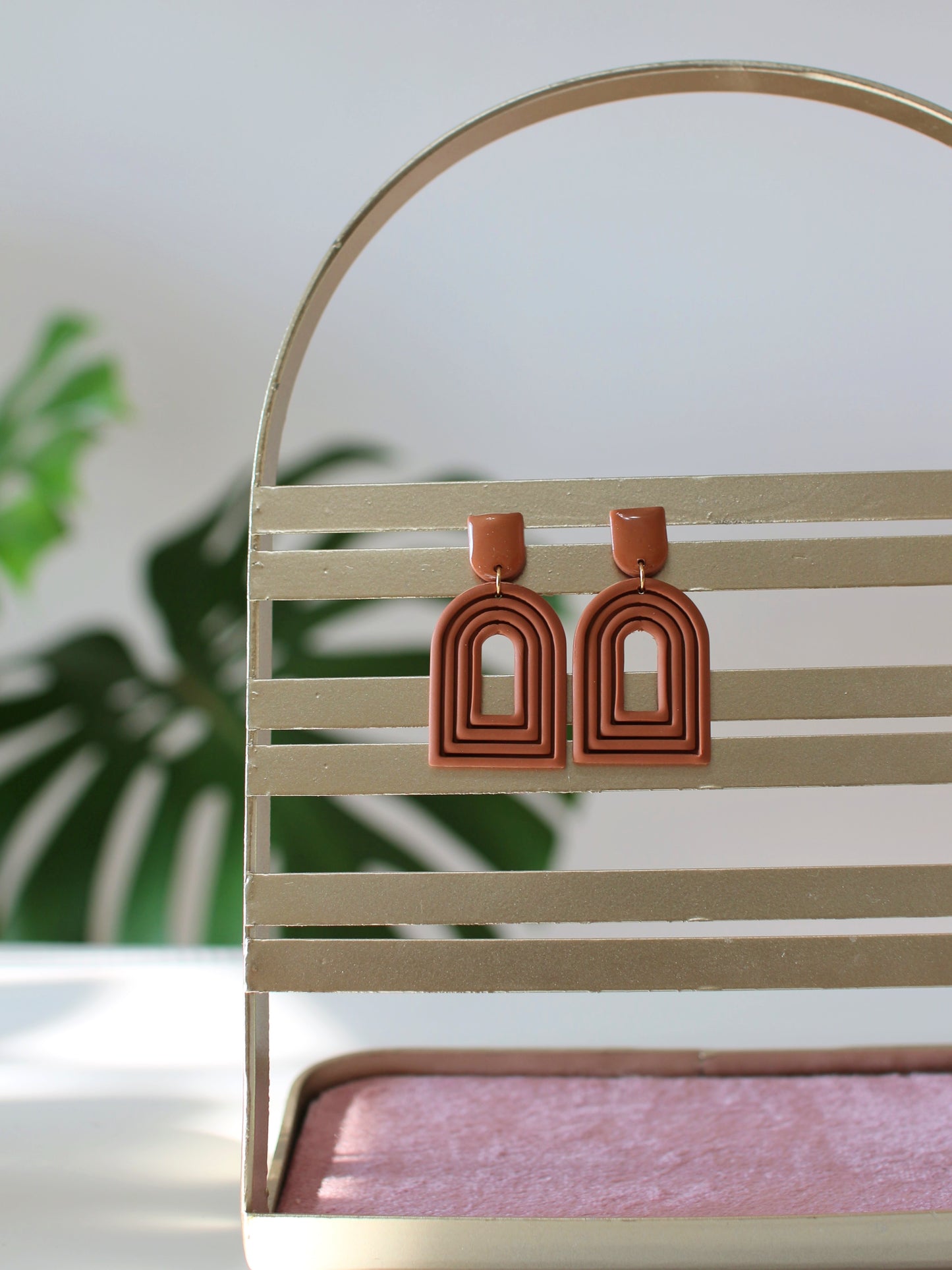 Gaia - Ribbed Arch Earrings