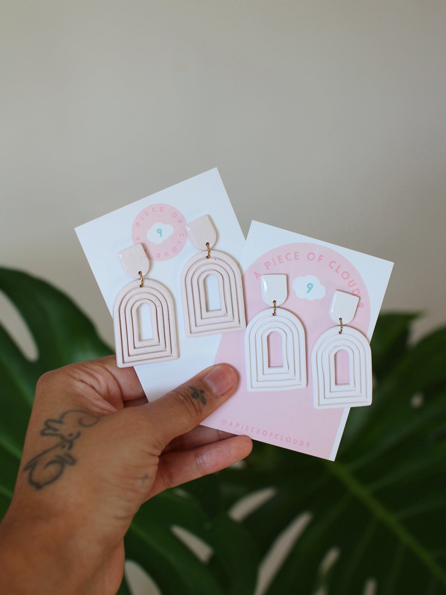 Gaia - Ribbed Arch Earrings