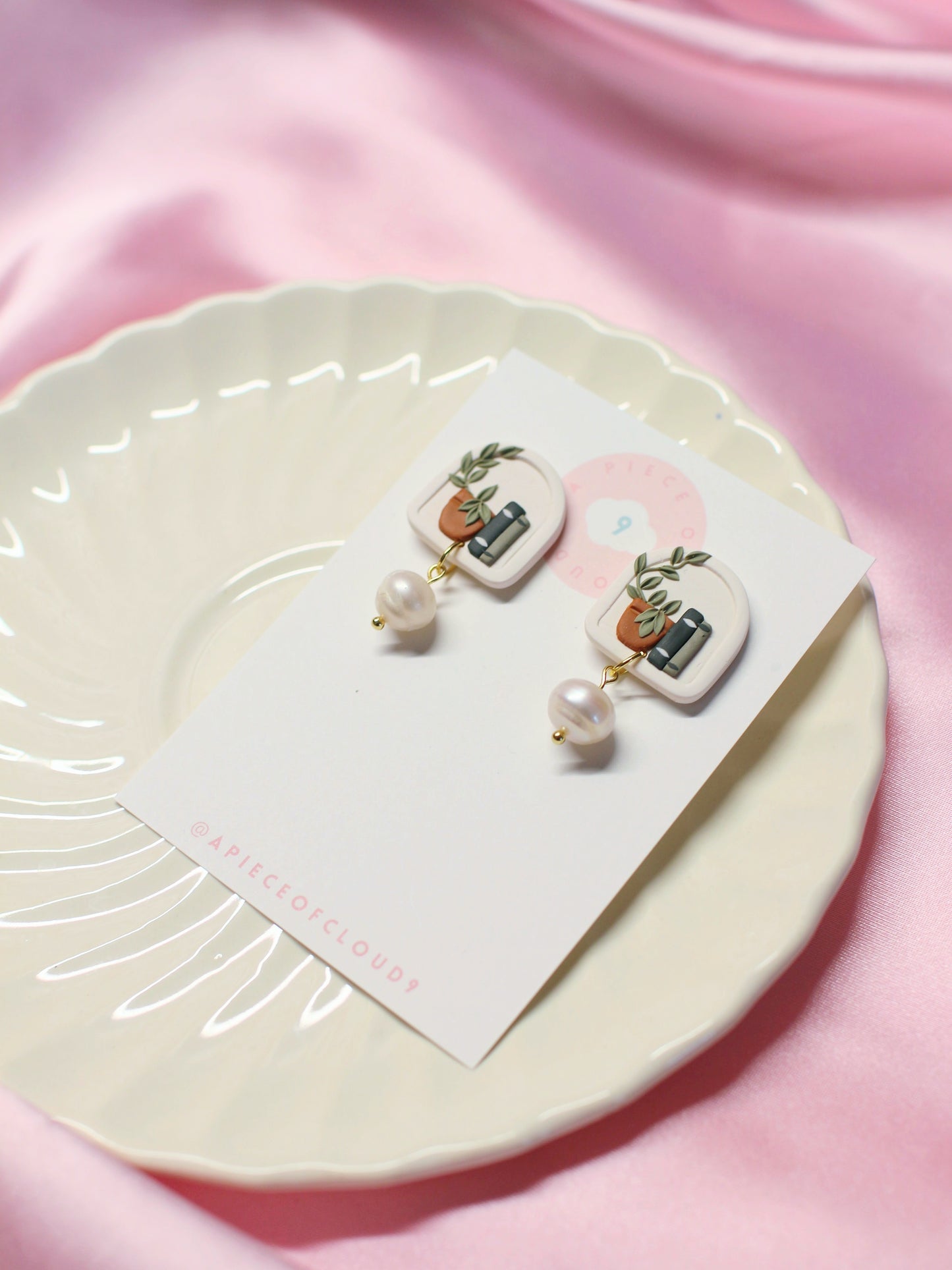 Belle - Whimsy Bookshelf Earrings