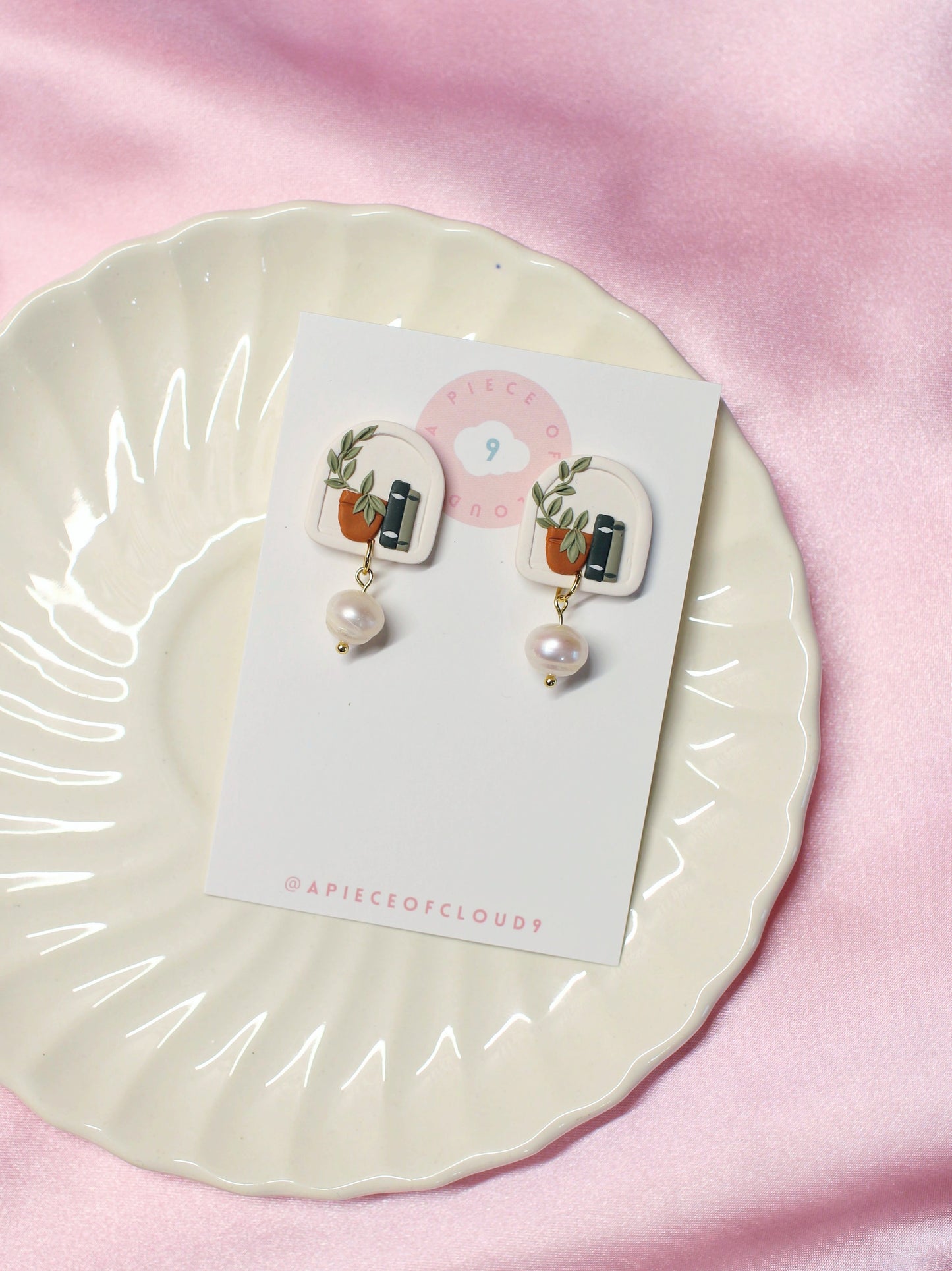 Belle - Whimsy Bookshelf Earrings