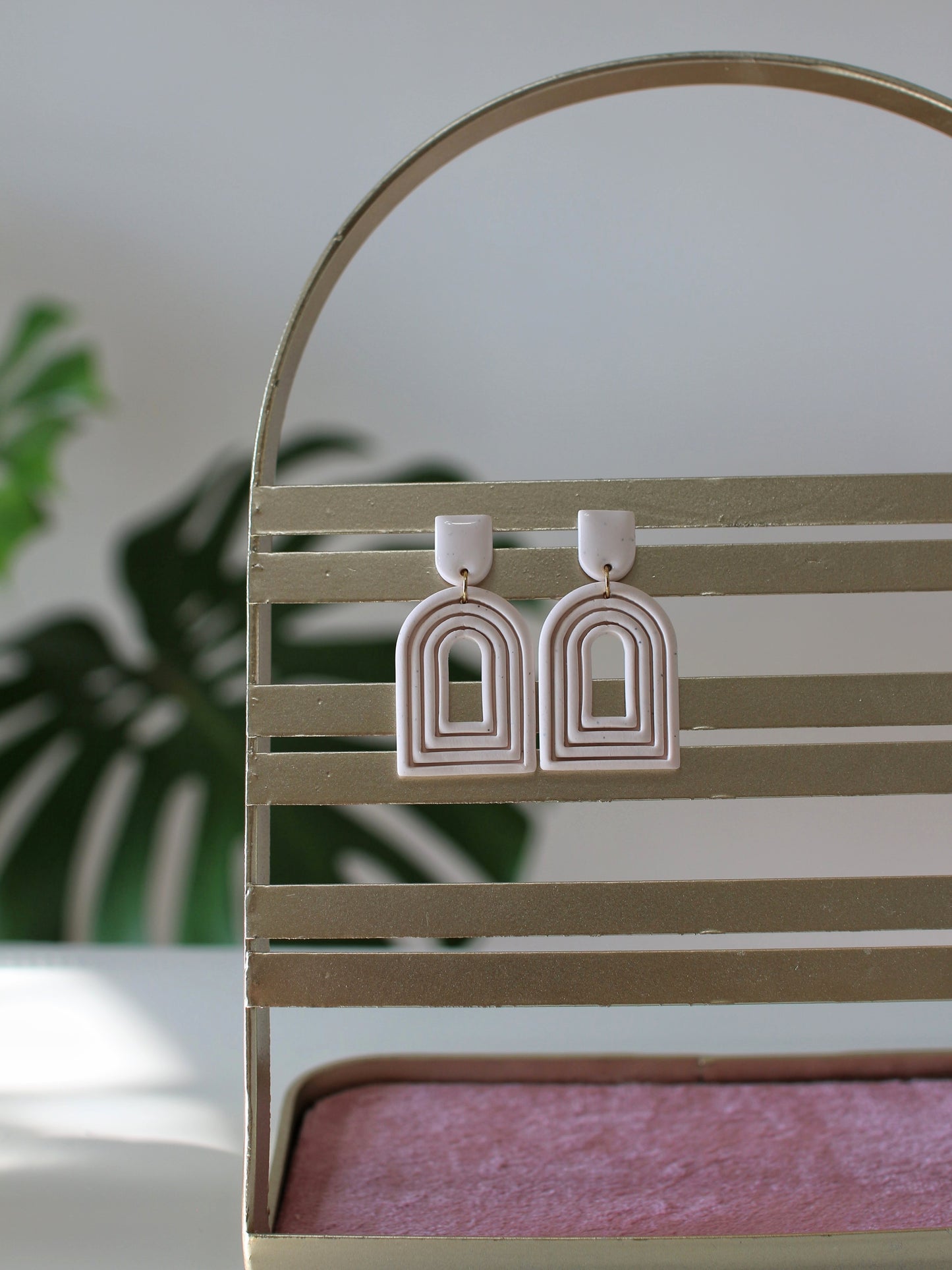Gaia - Ribbed Arch Earrings